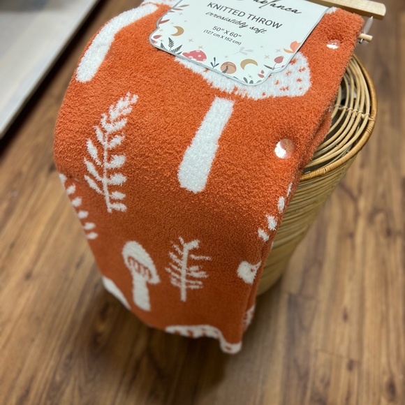 NWT Super cozy Mushroom Blanket 50 x 60in - Picture 2 of 3